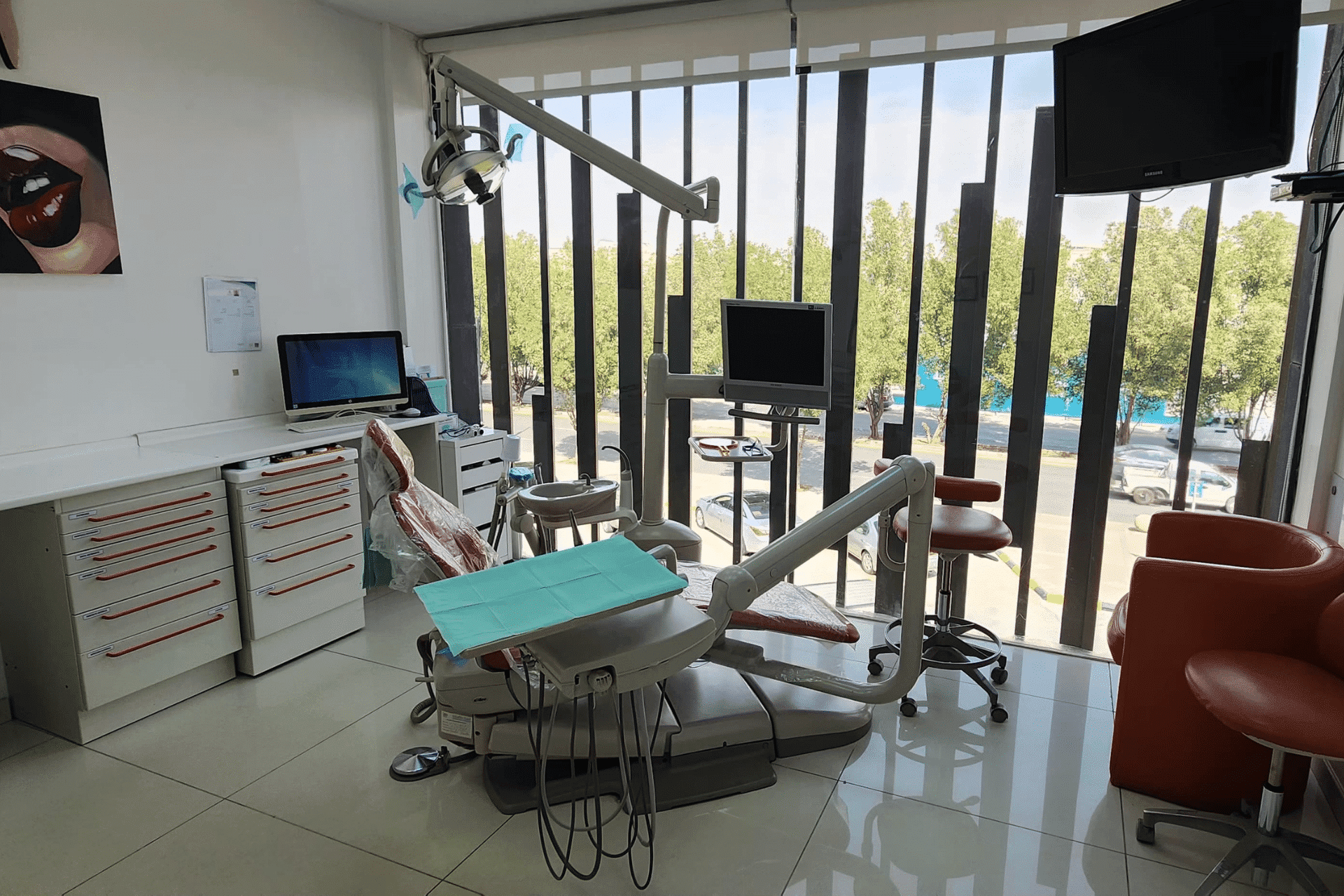 أحدث تقنيات طب الأسنان الرقمية والتعقيم المتطور في الرياض